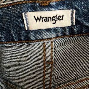 Gently worn, wrangler jeans. Waist 26, Inseam 34. High rise
